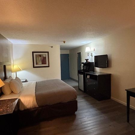 Quality Inn & Suites Woodstock Near Lake Geneva المظهر الخارجي الصورة