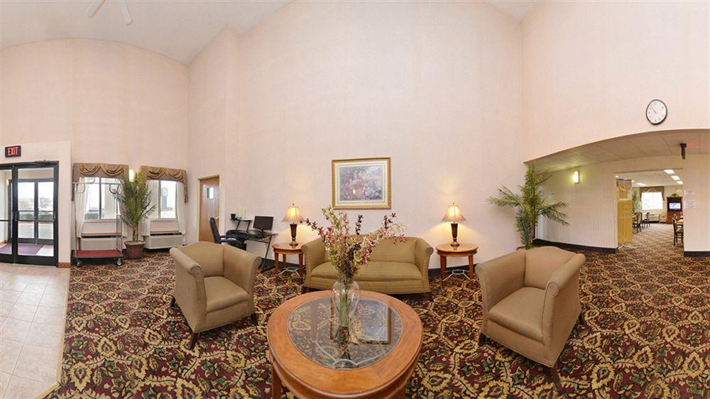 Quality Inn & Suites Woodstock Near Lake Geneva المظهر الداخلي الصورة