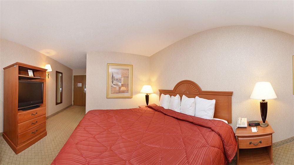 Quality Inn & Suites Woodstock Near Lake Geneva المظهر الخارجي الصورة