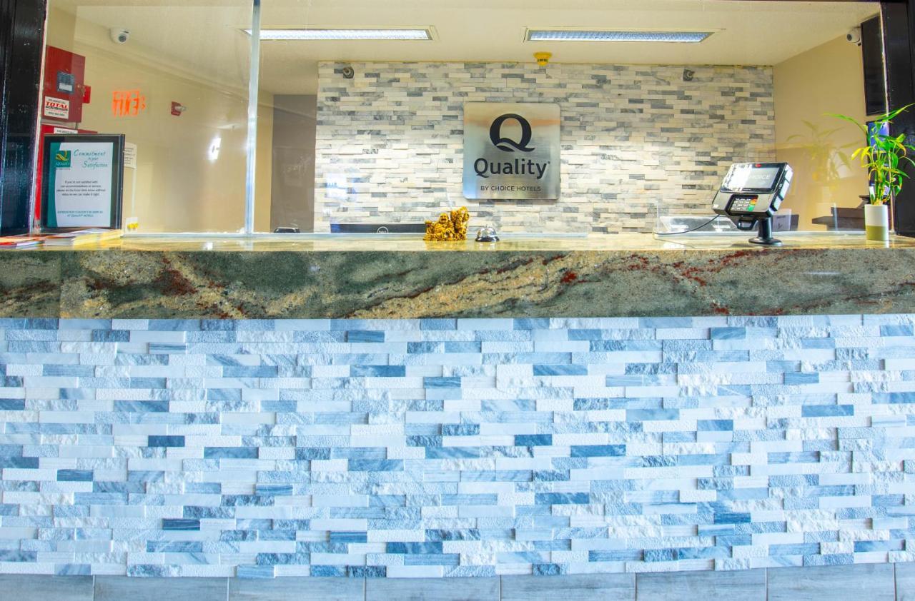 Quality Inn & Suites Woodstock Near Lake Geneva المظهر الخارجي الصورة