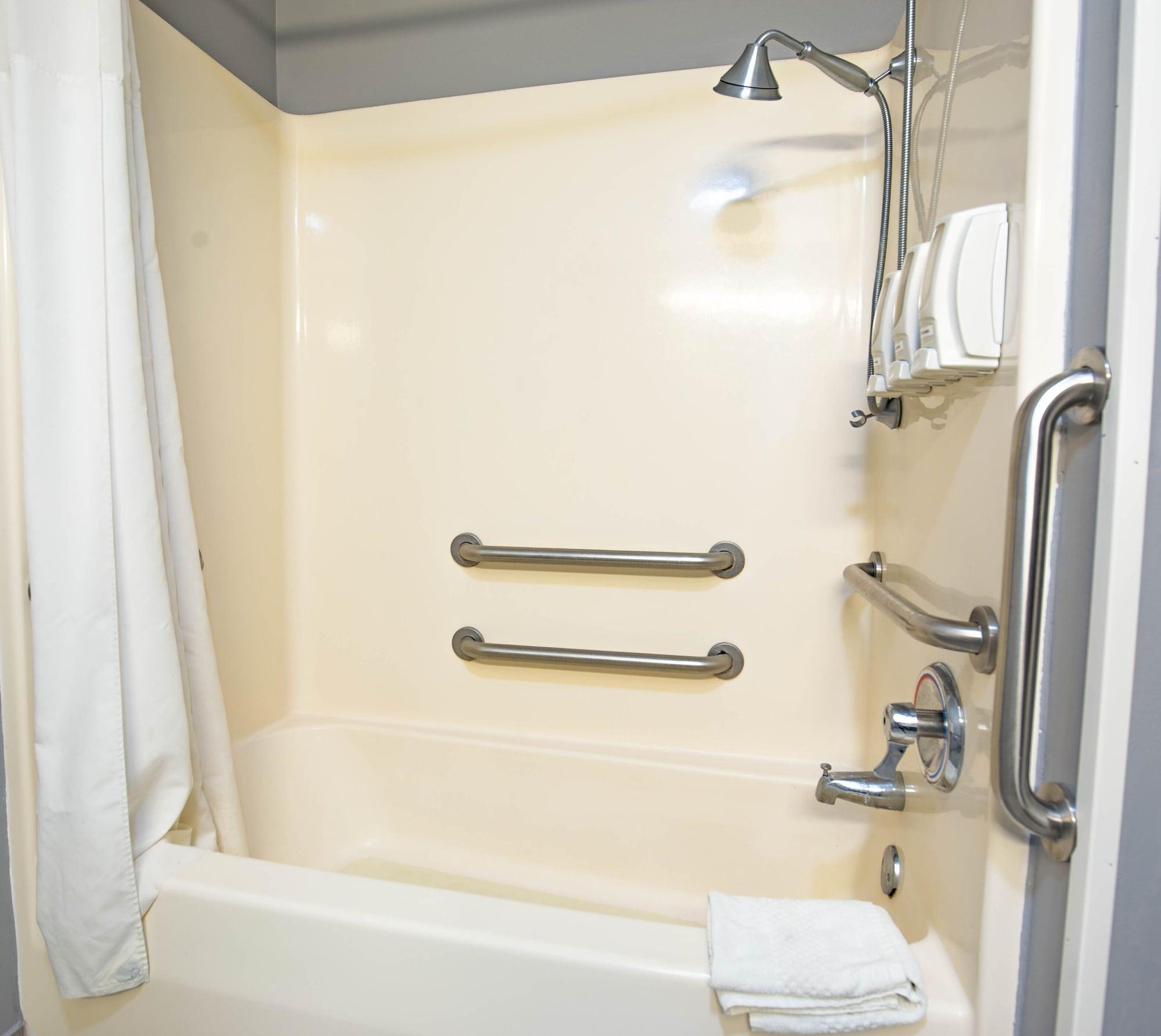 Quality Inn & Suites Woodstock Near Lake Geneva المظهر الخارجي الصورة