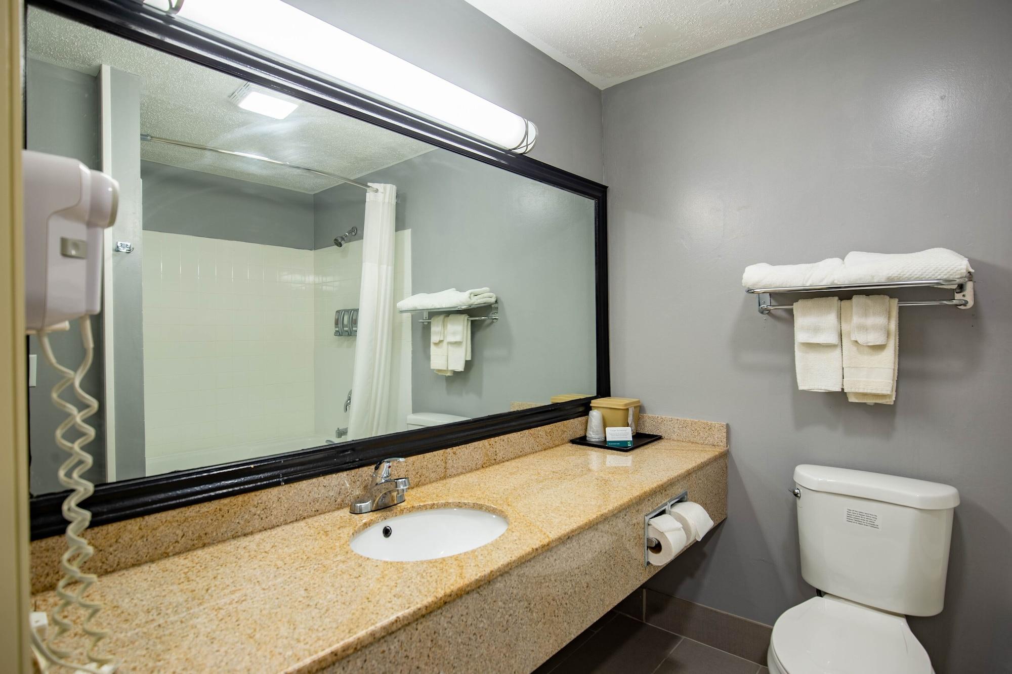 Quality Inn & Suites Woodstock Near Lake Geneva المظهر الخارجي الصورة