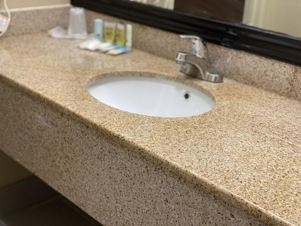 Quality Inn & Suites Woodstock Near Lake Geneva المظهر الخارجي الصورة