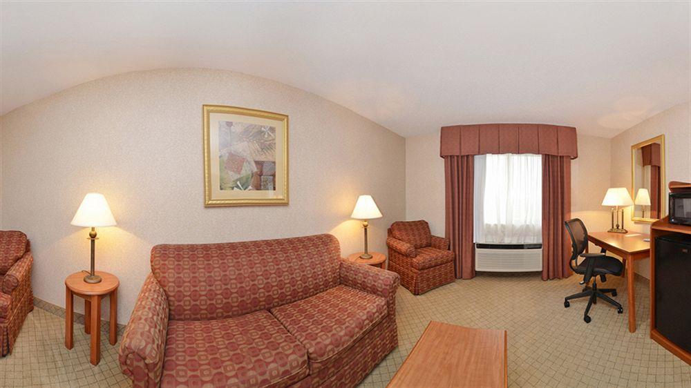 Quality Inn & Suites Woodstock Near Lake Geneva المظهر الخارجي الصورة