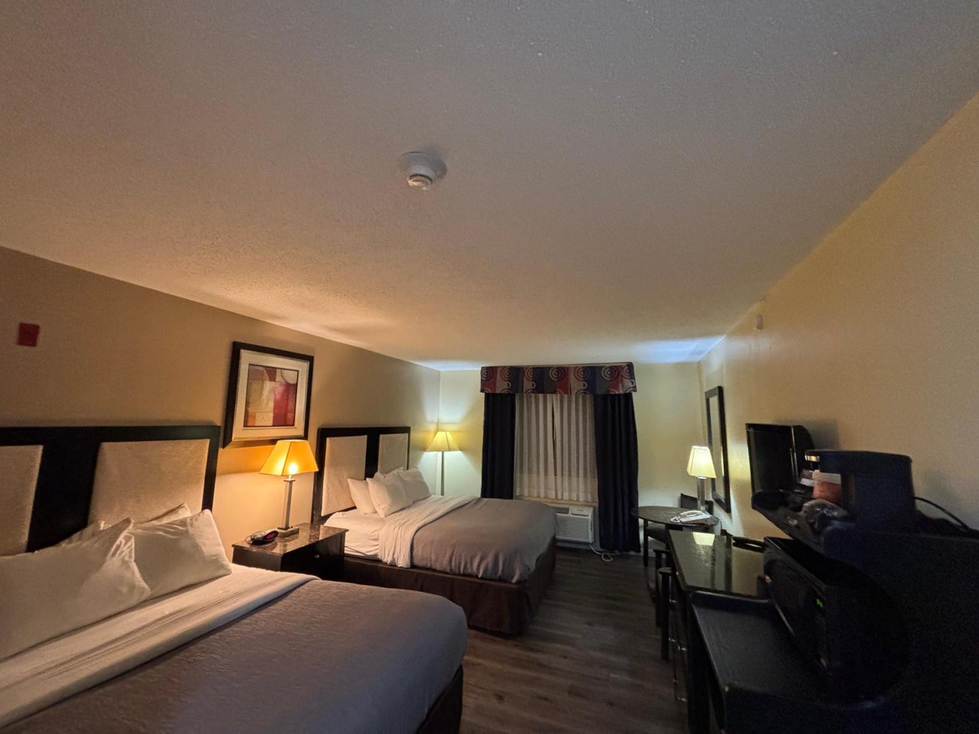Quality Inn & Suites Woodstock Near Lake Geneva المظهر الخارجي الصورة