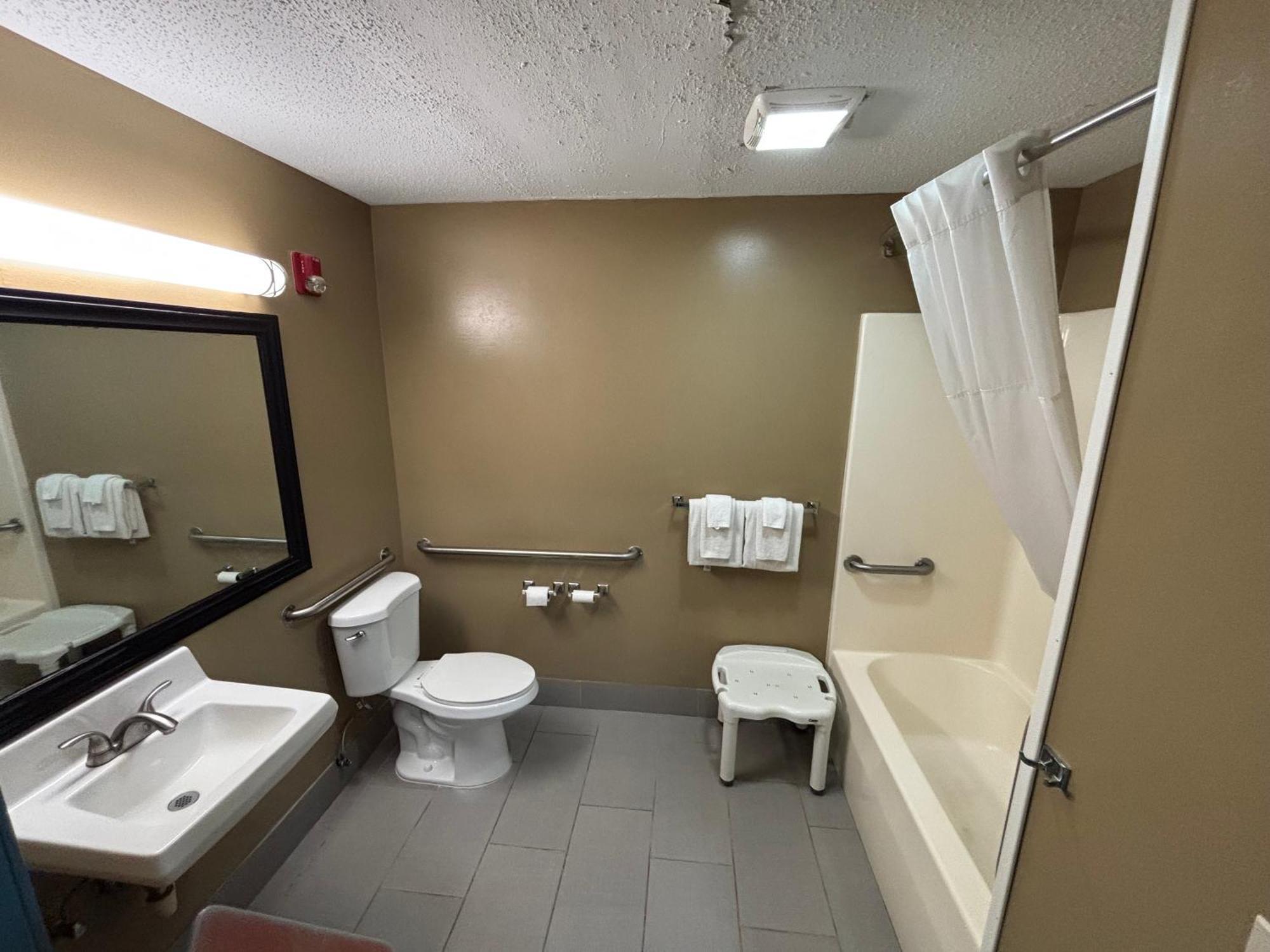 Quality Inn & Suites Woodstock Near Lake Geneva المظهر الخارجي الصورة