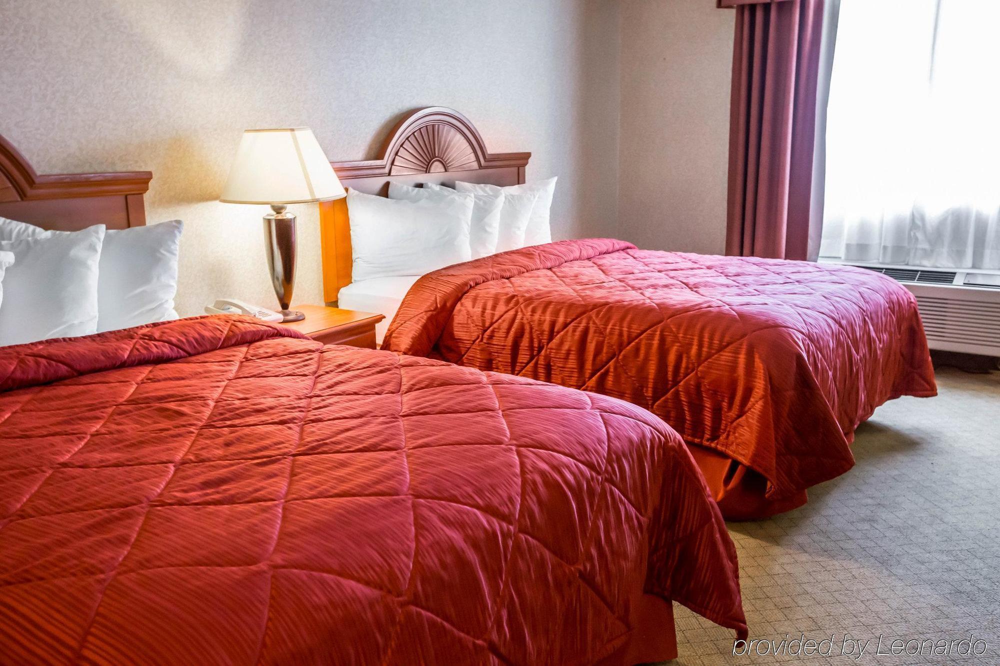 Quality Inn & Suites Woodstock Near Lake Geneva المظهر الخارجي الصورة