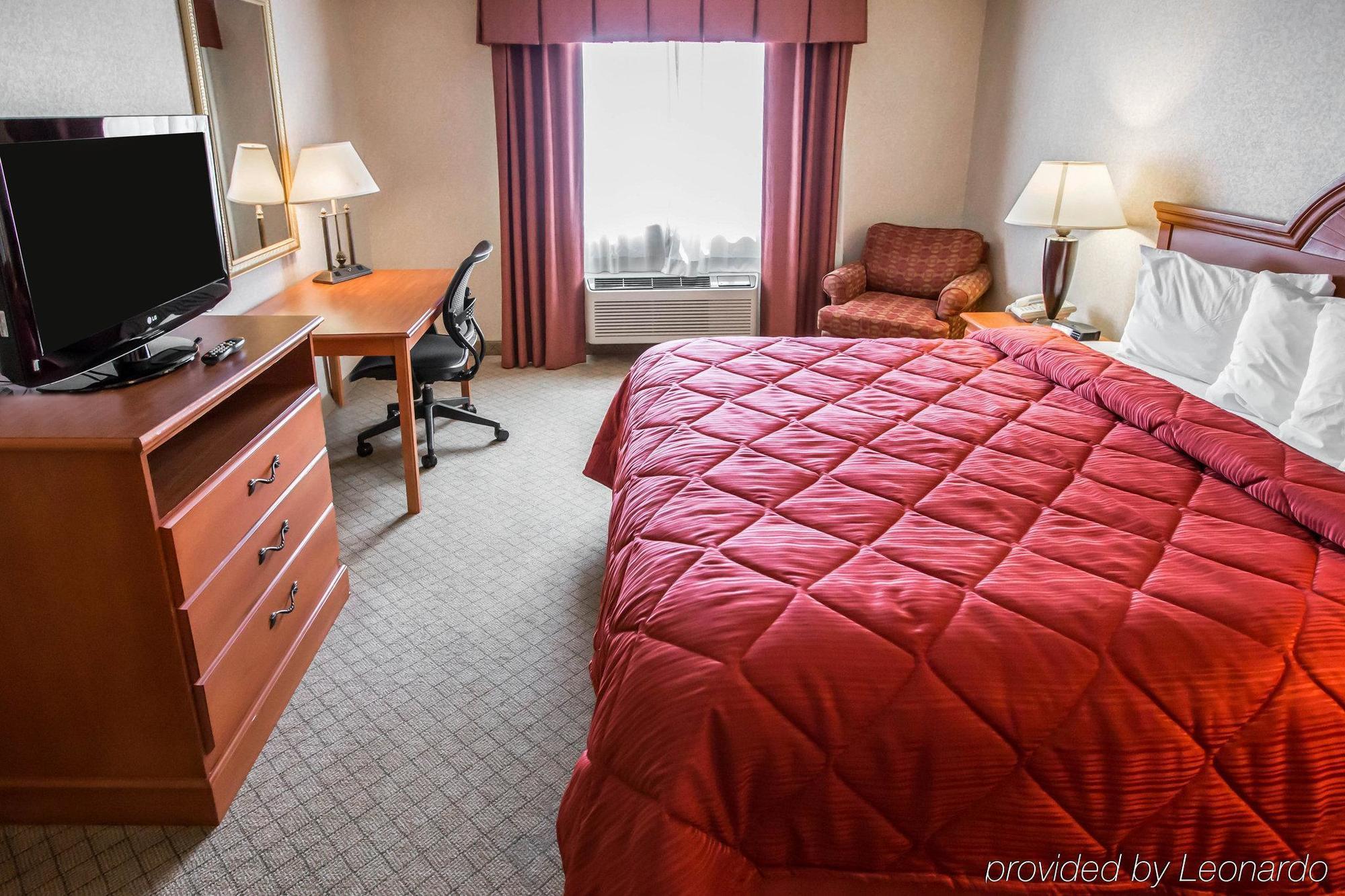 Quality Inn & Suites Woodstock Near Lake Geneva المظهر الخارجي الصورة