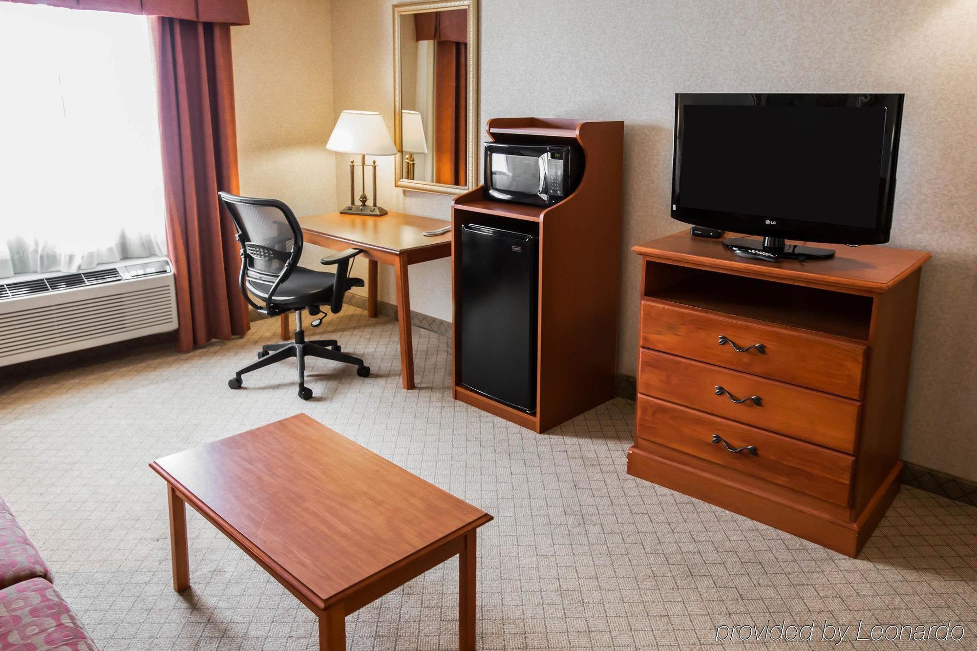 Quality Inn & Suites Woodstock Near Lake Geneva المظهر الخارجي الصورة