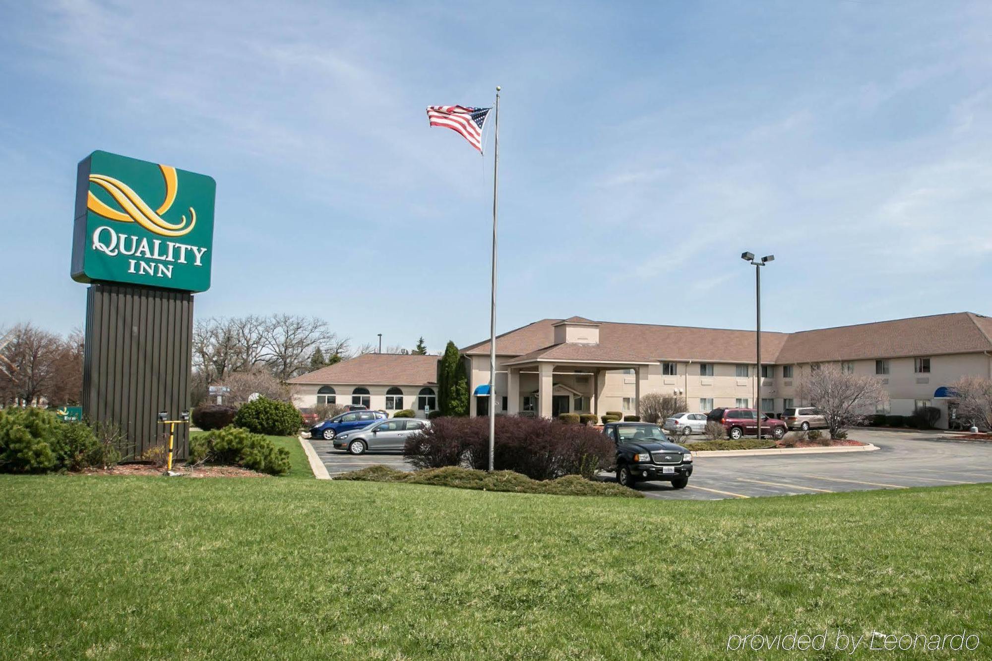 Quality Inn & Suites Woodstock Near Lake Geneva المظهر الخارجي الصورة