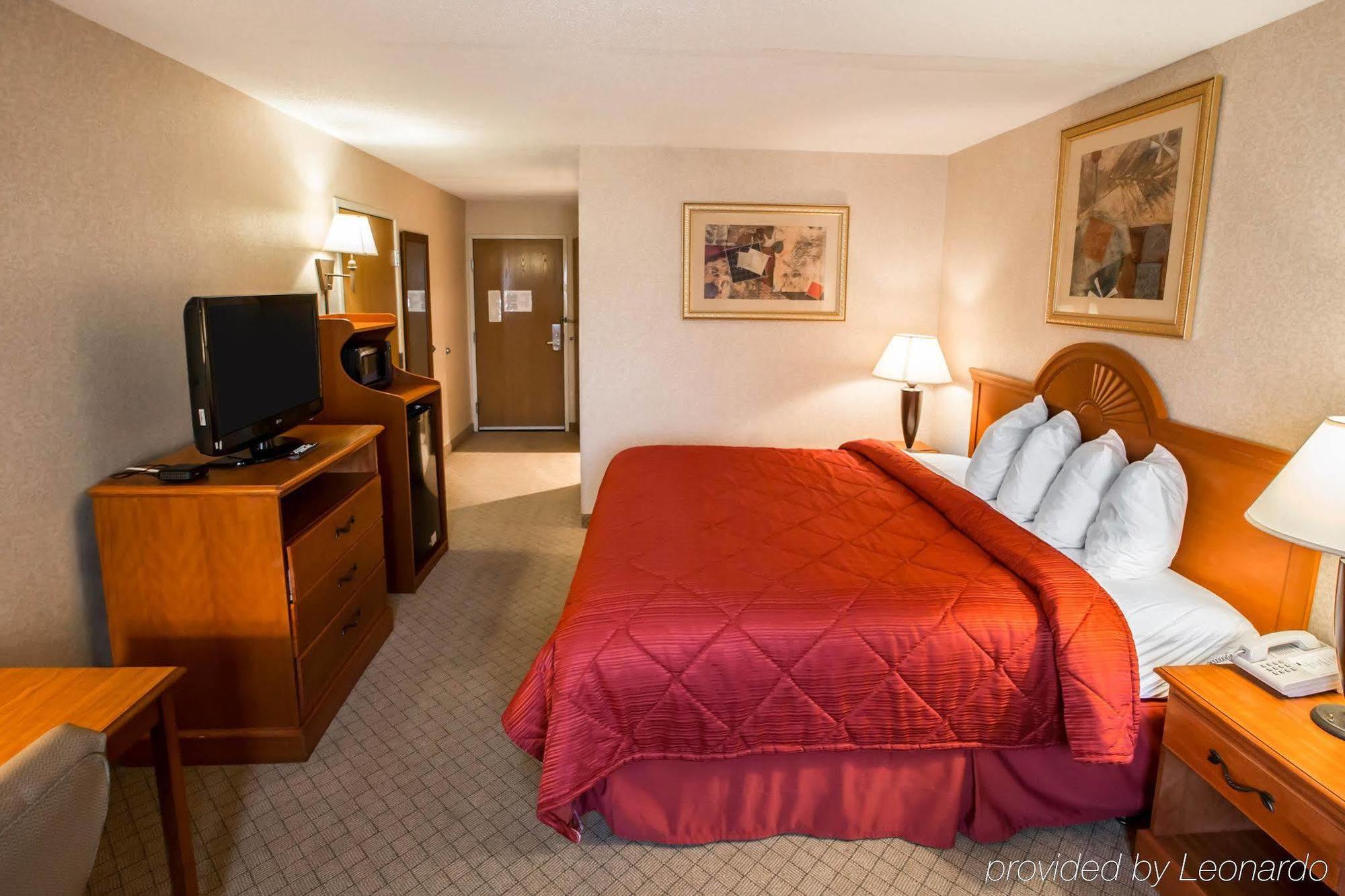Quality Inn & Suites Woodstock Near Lake Geneva المظهر الخارجي الصورة