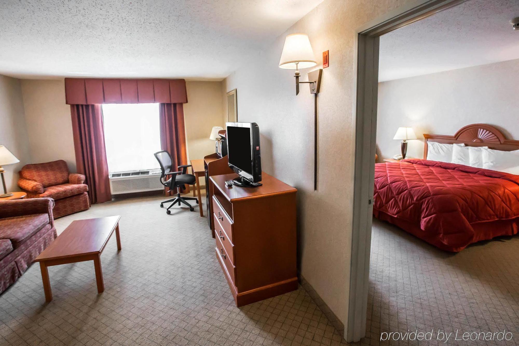 Quality Inn & Suites Woodstock Near Lake Geneva المظهر الخارجي الصورة