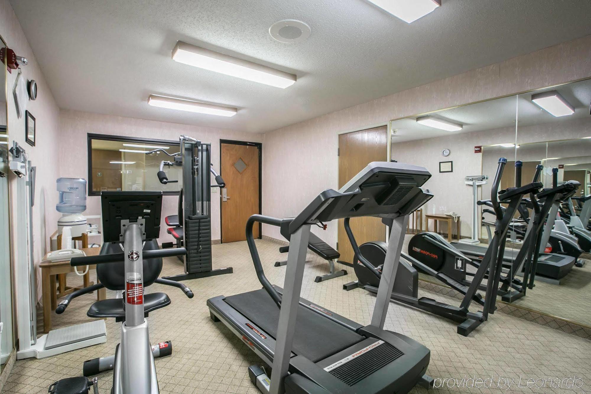 Quality Inn & Suites Woodstock Near Lake Geneva المظهر الخارجي الصورة