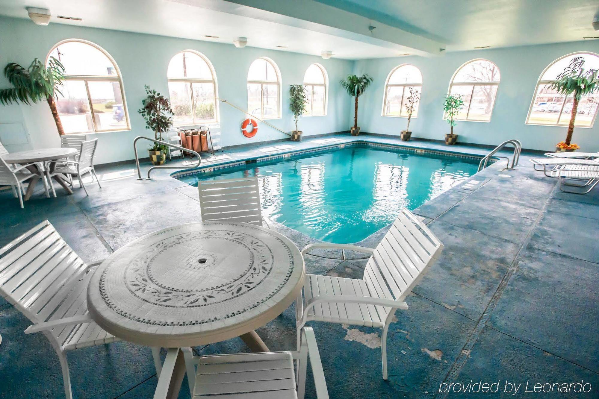 Quality Inn & Suites Woodstock Near Lake Geneva المظهر الخارجي الصورة