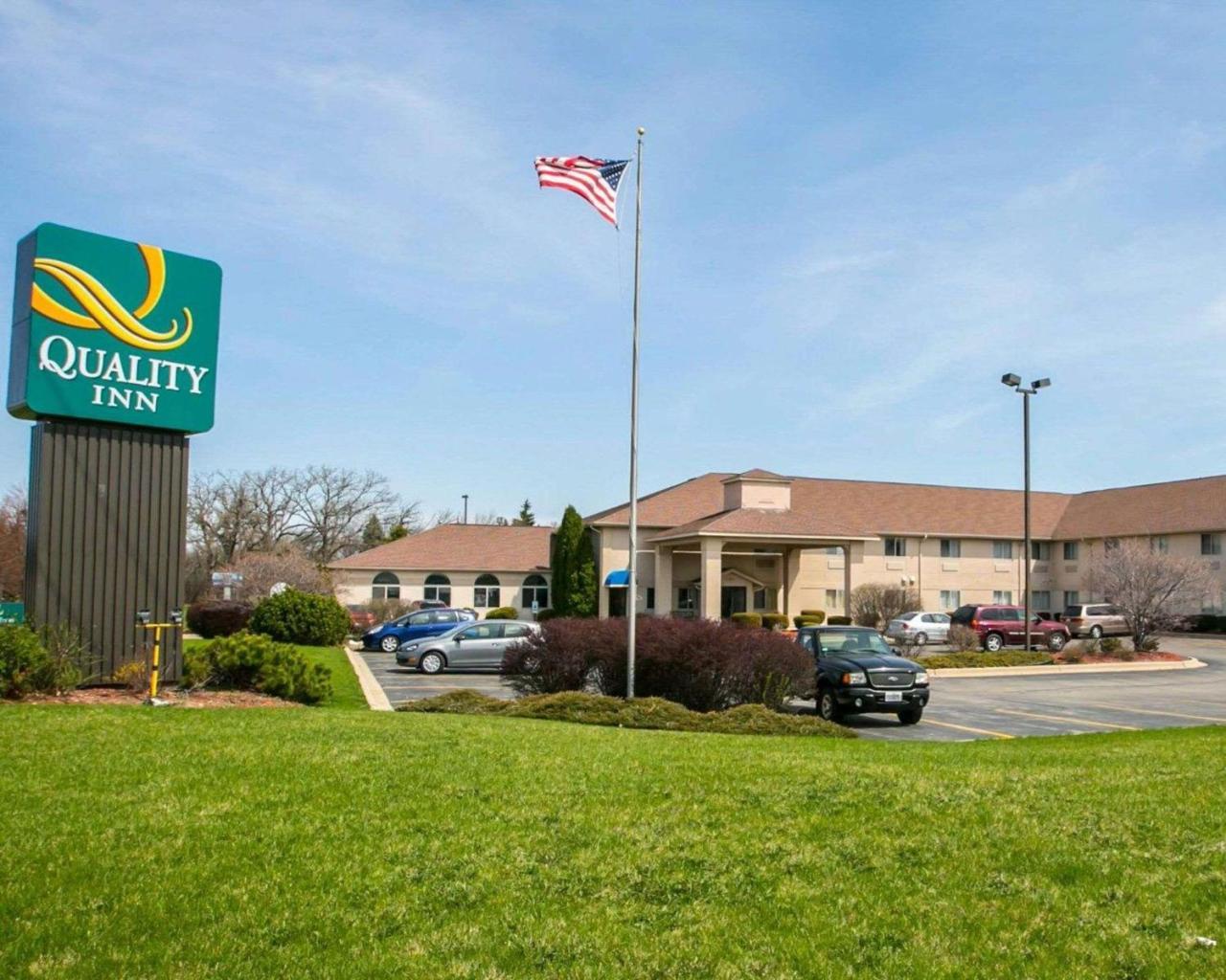 Quality Inn & Suites Woodstock Near Lake Geneva المظهر الخارجي الصورة